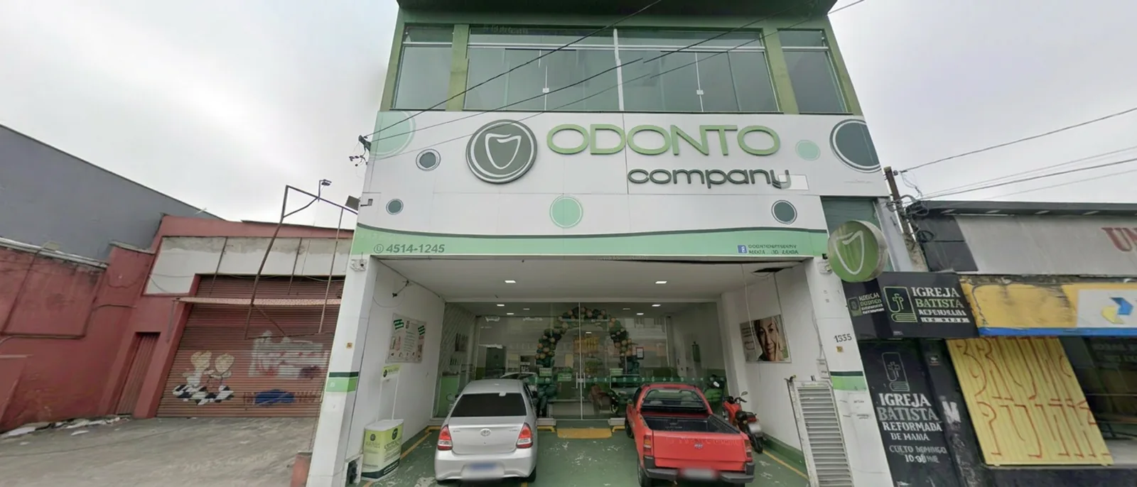 Fachada e interior da Odonto Company Jardim Zaira
